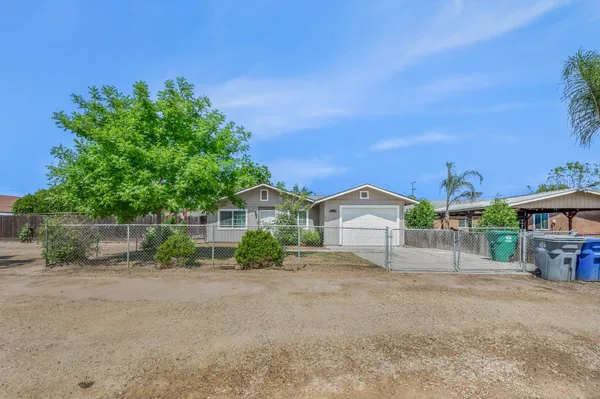 $319,999 | 12476 West F Avenue, Biola, CA 93606