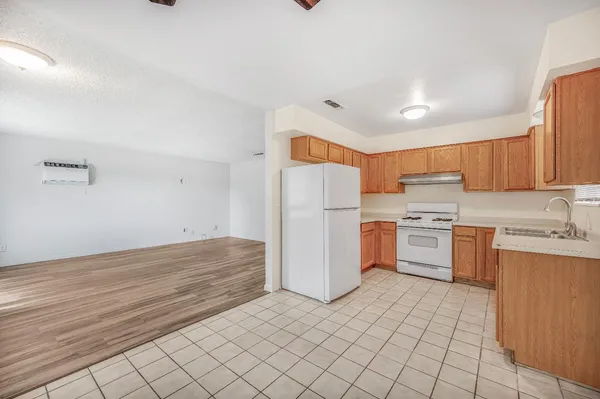 $319,999 | 12476 West F Avenue, Biola, CA 93606