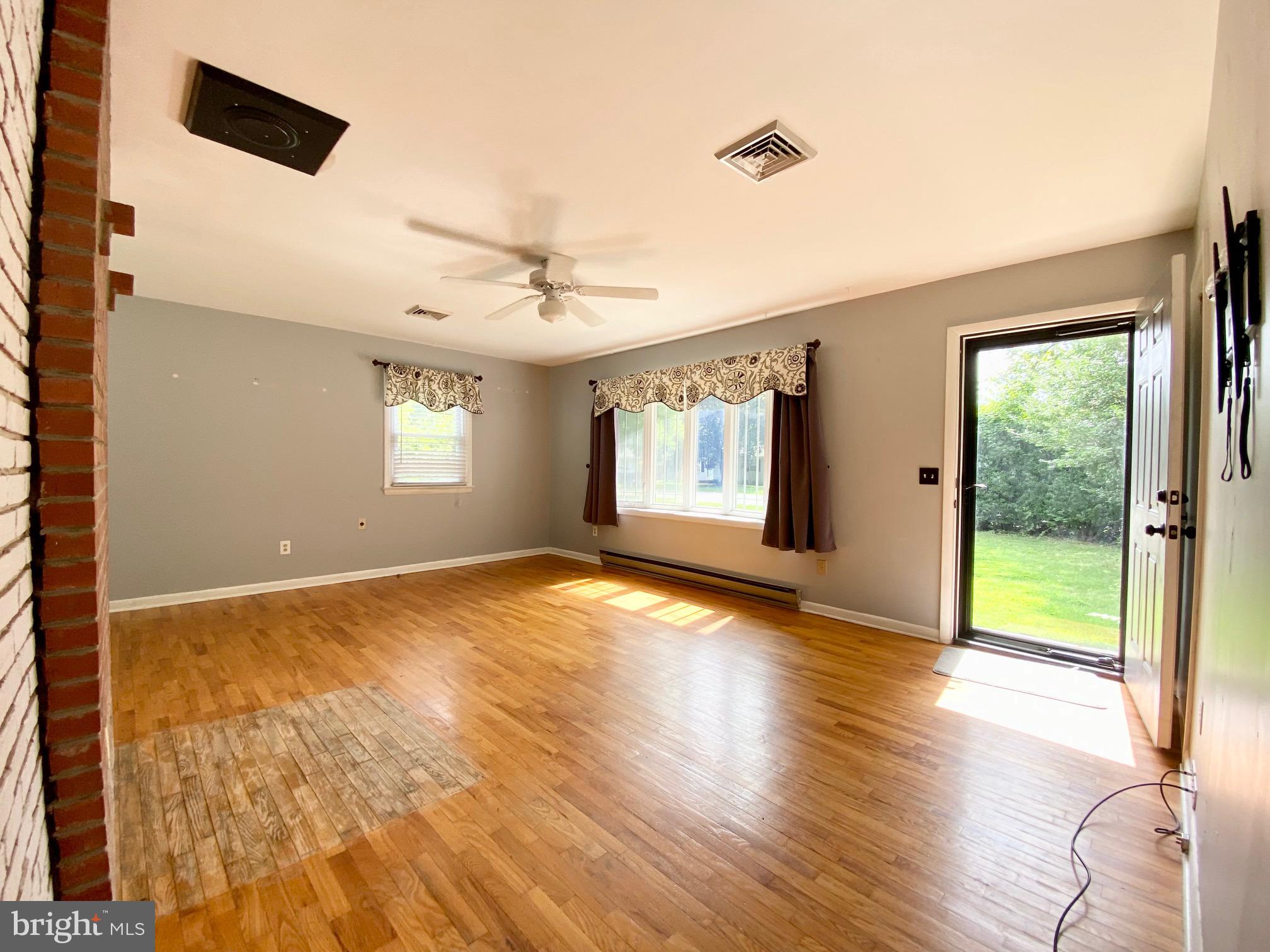 136 Aker Road Queenstown, MD 21658 - Photo 3 of 22 Gallery Image 3