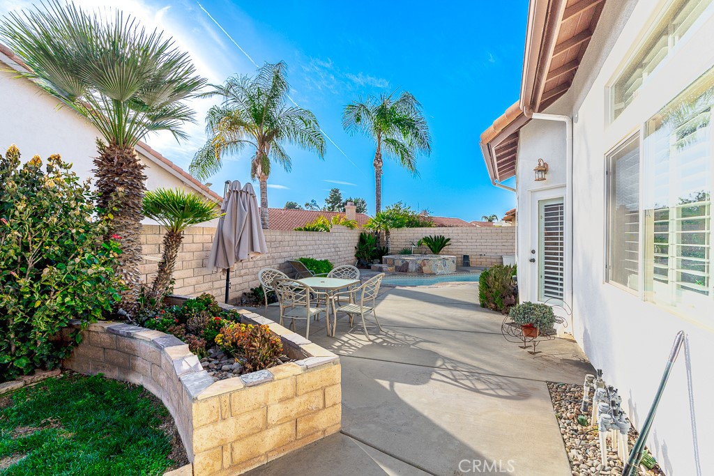 1877 Cashew Tree Street Hemet, CA 92545 - Photo 26 of 32 a view of a house with swimming pool and sitting area