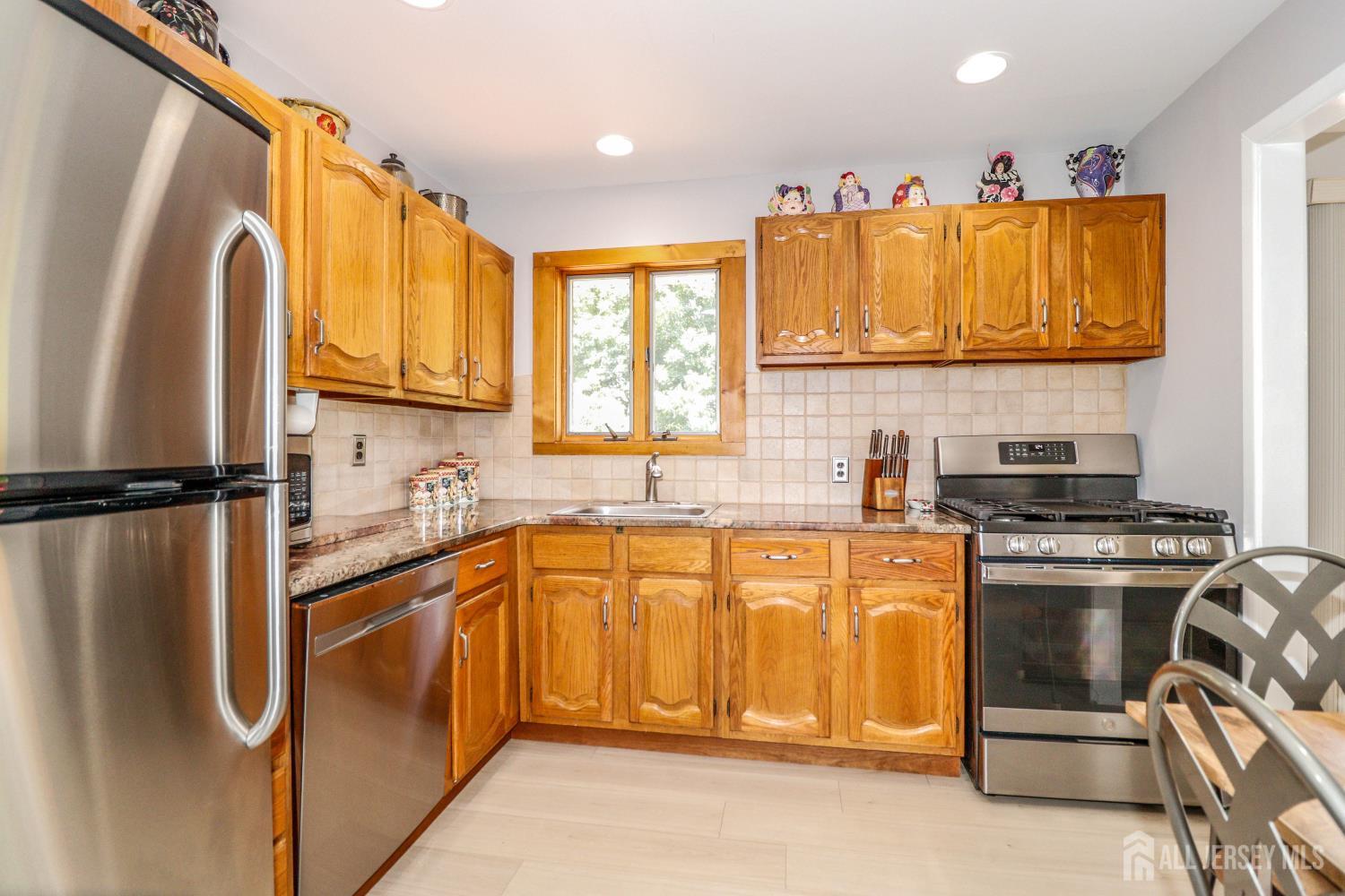 5 Overhill Road East Brunswick, NJ 08816 - Photo 10 of 38