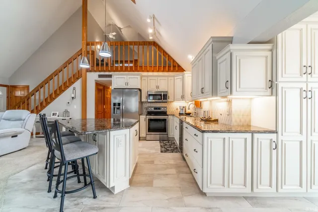 $1,350,000 | 565 Ln 101 Lake Pleasant, Fremont, IN 46737