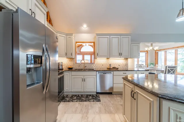 $1,350,000 | 565 Ln 101 Lake Pleasant, Fremont, IN 46737