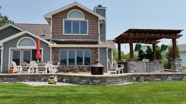 $1,350,000 | 565 Ln 101 Lake Pleasant, Fremont, IN 46737