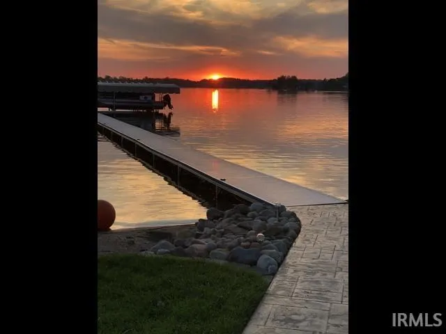 $1,350,000 | 565 Ln 101 Lake Pleasant, Fremont, IN 46737