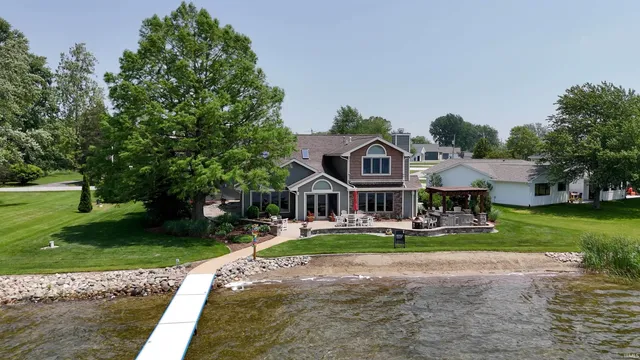 $1,350,000 | 565 Ln 101 Lake Pleasant, Fremont, IN 46737