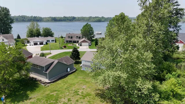 $1,350,000 | 565 Ln 101 Lake Pleasant, Fremont, IN 46737