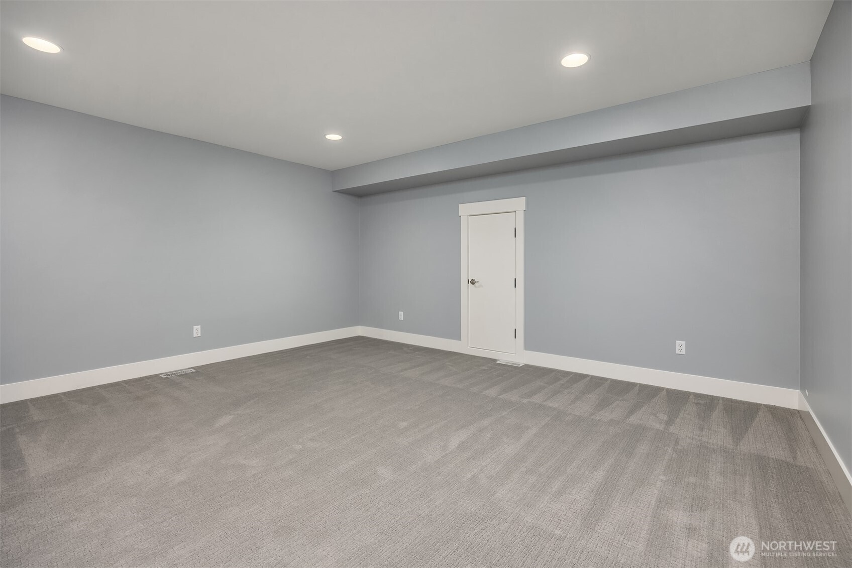 2989 Northeast Davis Loop Issaquah, WA 98029 - Photo 33 of 40 a view of an empty room