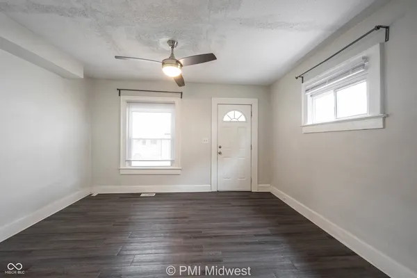 $1,299 | 944 East Minnesota Street, Indianapolis, IN 46203