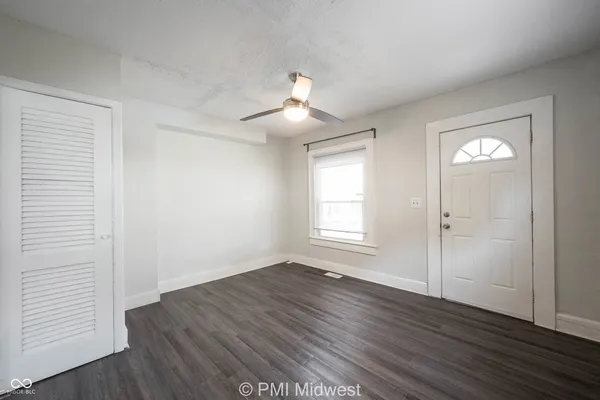 $1,299 | 944 East Minnesota Street, Indianapolis, IN 46203