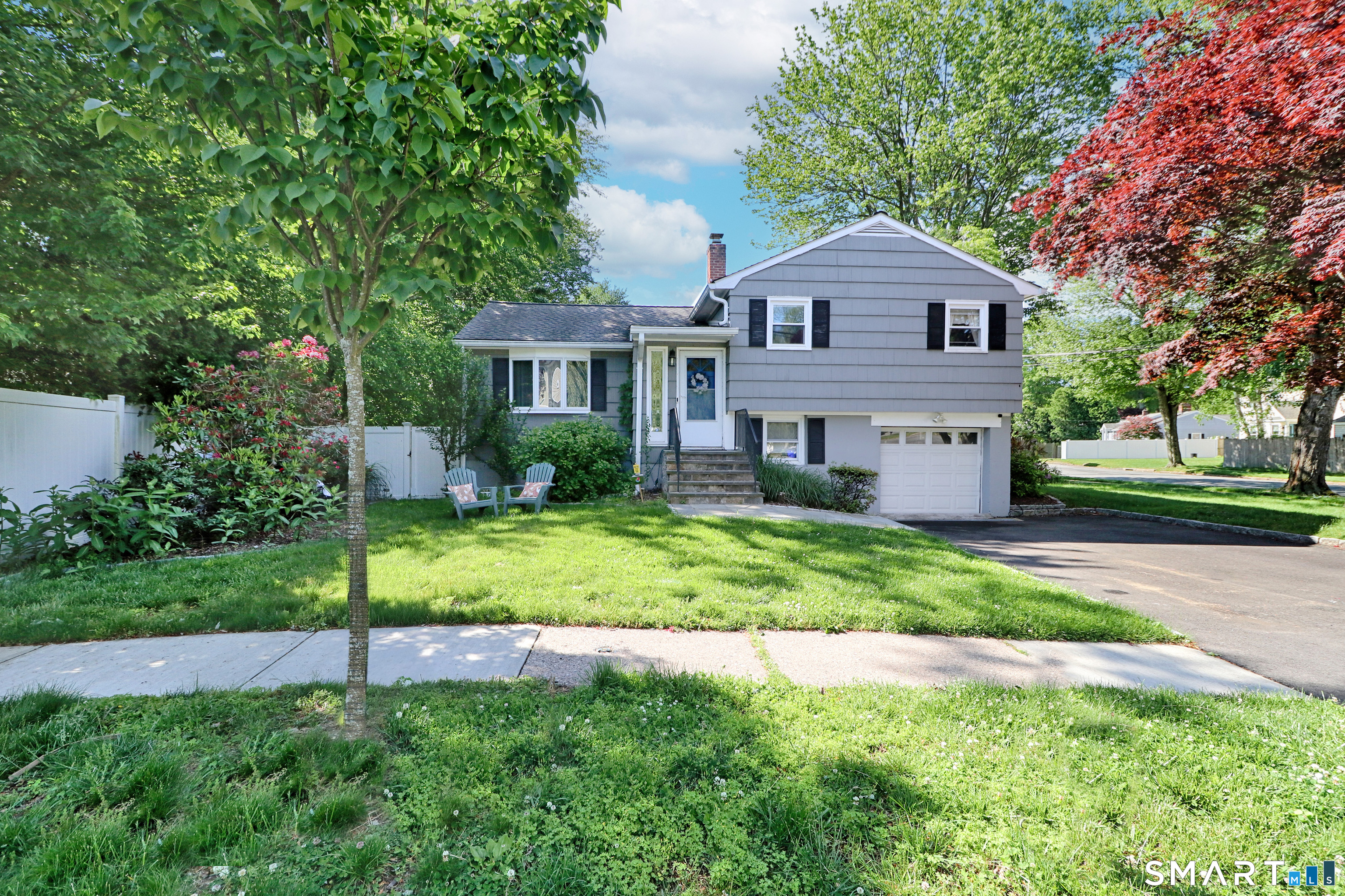 163 Windsor Road Fairfield, CT 06824 - Photo 2 of 31
