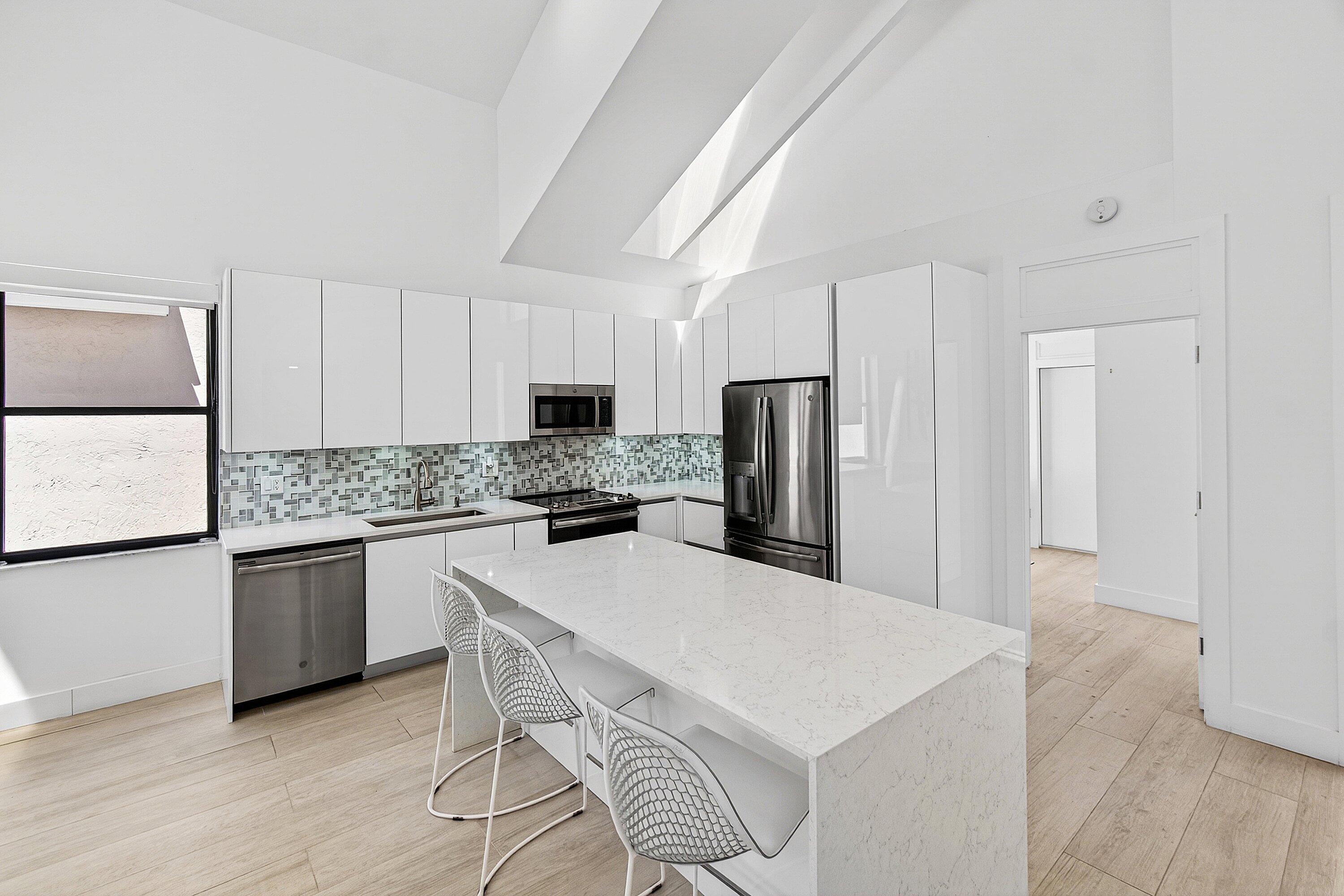 17545 Vía Capri Boca Raton, FL 33496 - Photo 4 of 28 Kitchen