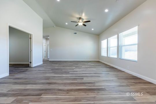 413 West Cielo Avenue Ridgecrest, CA 93555 - Photo 8 of 37