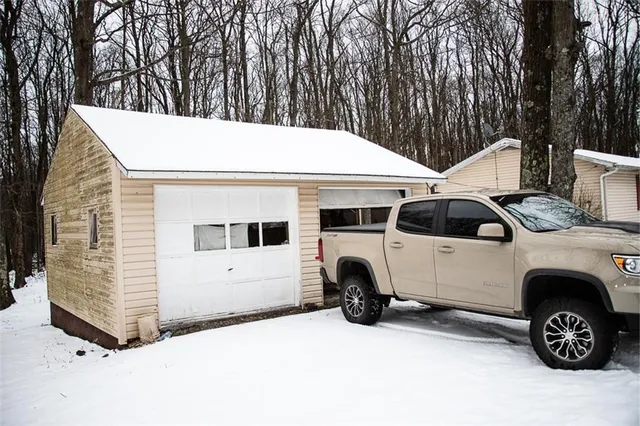 $160,000 | 1227 Mt Carmel Drive, Windber, PA 15963