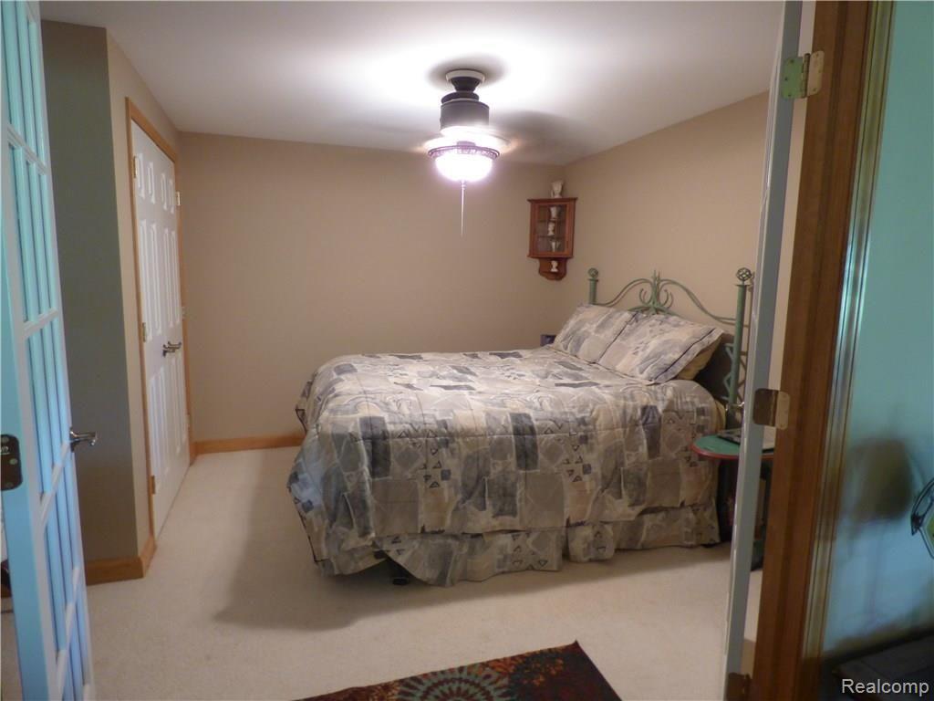 8345 Linden Road Fenton, MI 48430 - Photo 20 of 29 P1020383.JPG