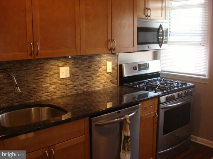 306 Marne Road Brooklawn, NJ 08030 - Photo 7 of 15 Kitchen