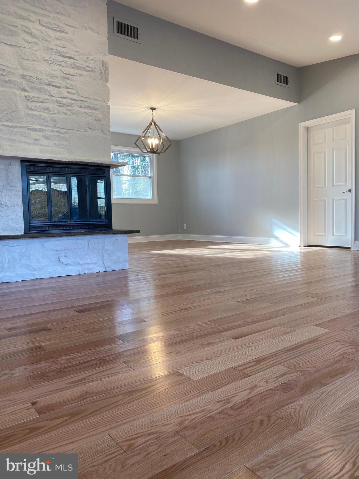 314 Old Farm Road Wyncote, PA 19095 - Photo 3 of 32 Gallery Image 3