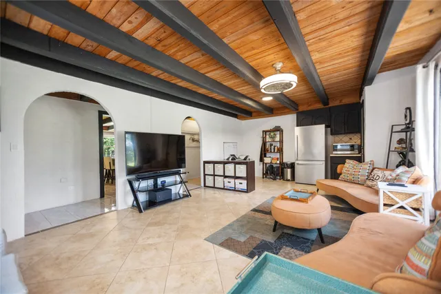 a view of entryway with livingroom