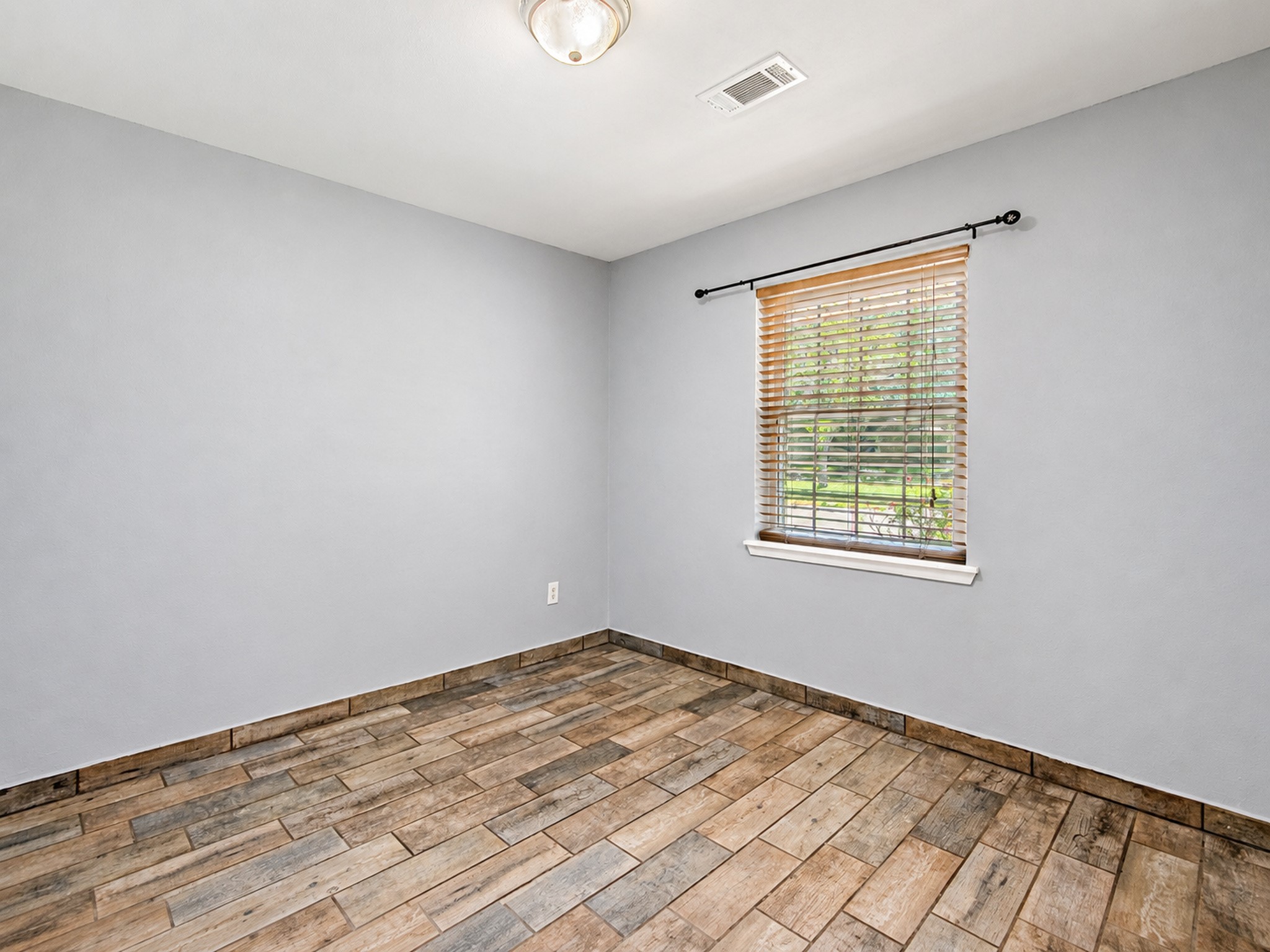 2710 Burke Road Pasadena, TX 77502 - Photo 10 of 38 Versatile study/flex space with natural light and wood-look flooring