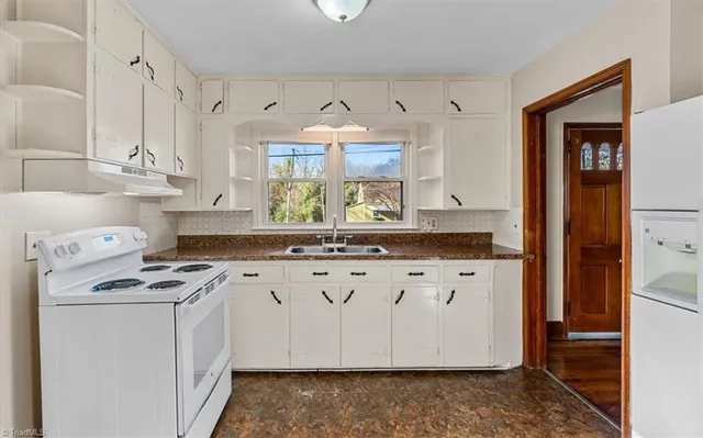 $199,999 | 2939 Gilmer Avenue Northeast, Winston-Salem, NC 27105