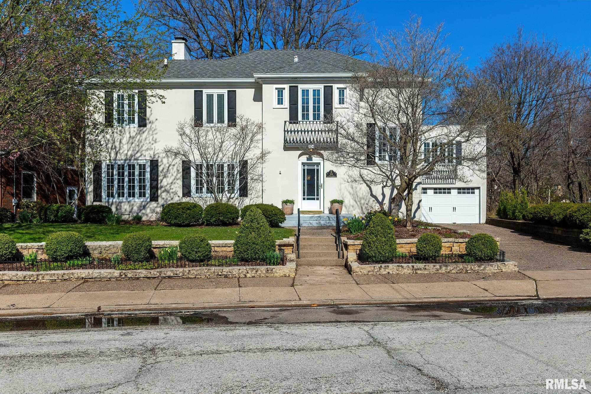 304 Forest Road Davenport, IA 52803 - Photo 1 of 40 Gallery Image 1