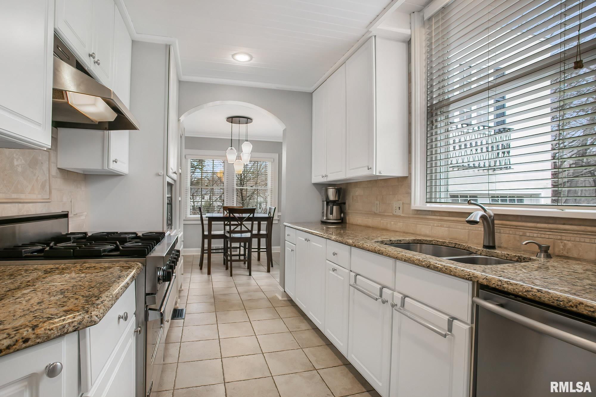 304 Forest Road Davenport, IA 52803 - Photo 16 of 40 Gallery Image 16