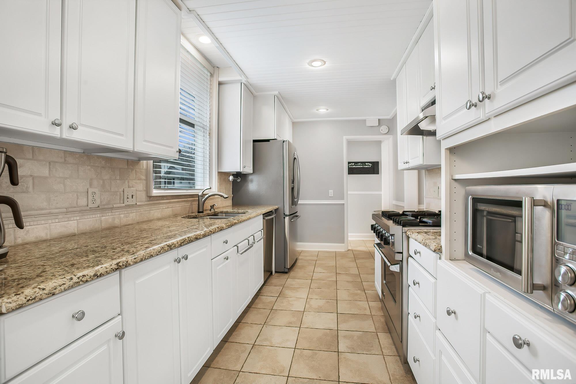 304 Forest Road Davenport, IA 52803 - Photo 17 of 40 Gallery Image 17