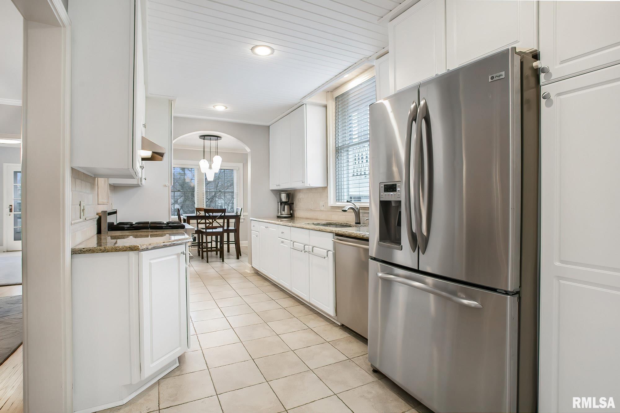 304 Forest Road Davenport, IA 52803 - Photo 18 of 40 Gallery Image 18