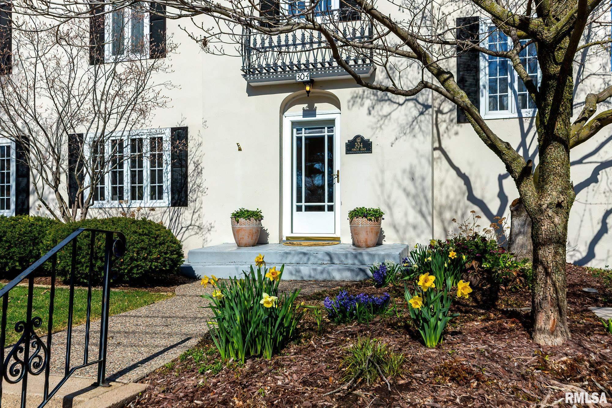 304 Forest Road Davenport, IA 52803 - Photo 2 of 40 Gallery Image 2
