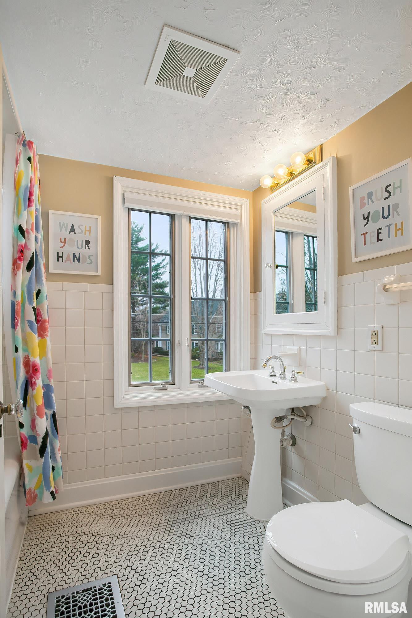 304 Forest Road Davenport, IA 52803 - Photo 29 of 40 Gallery Image 29