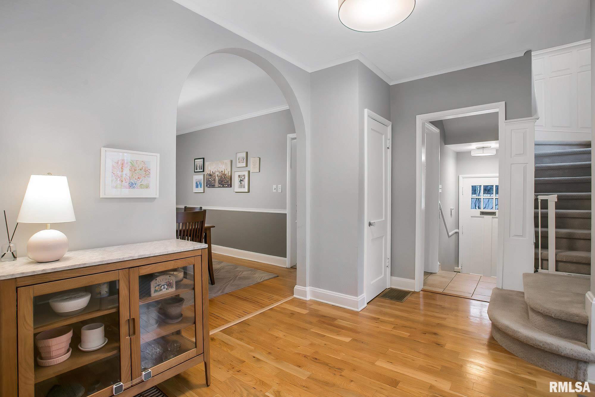 304 Forest Road Davenport, IA 52803 - Photo 5 of 40 Gallery Image 5