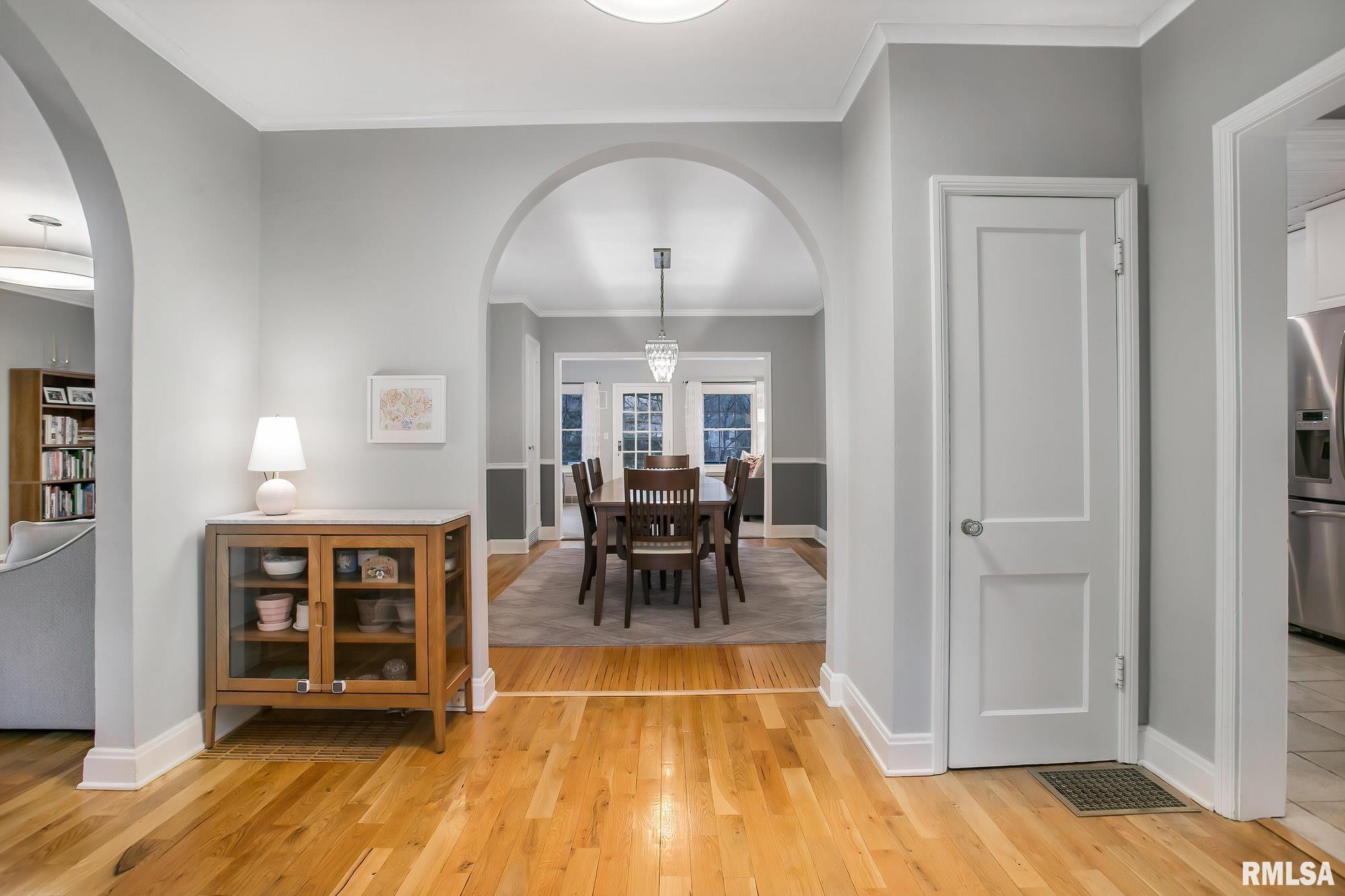 304 Forest Road Davenport, IA 52803 - Photo 6 of 40 Gallery Image 6