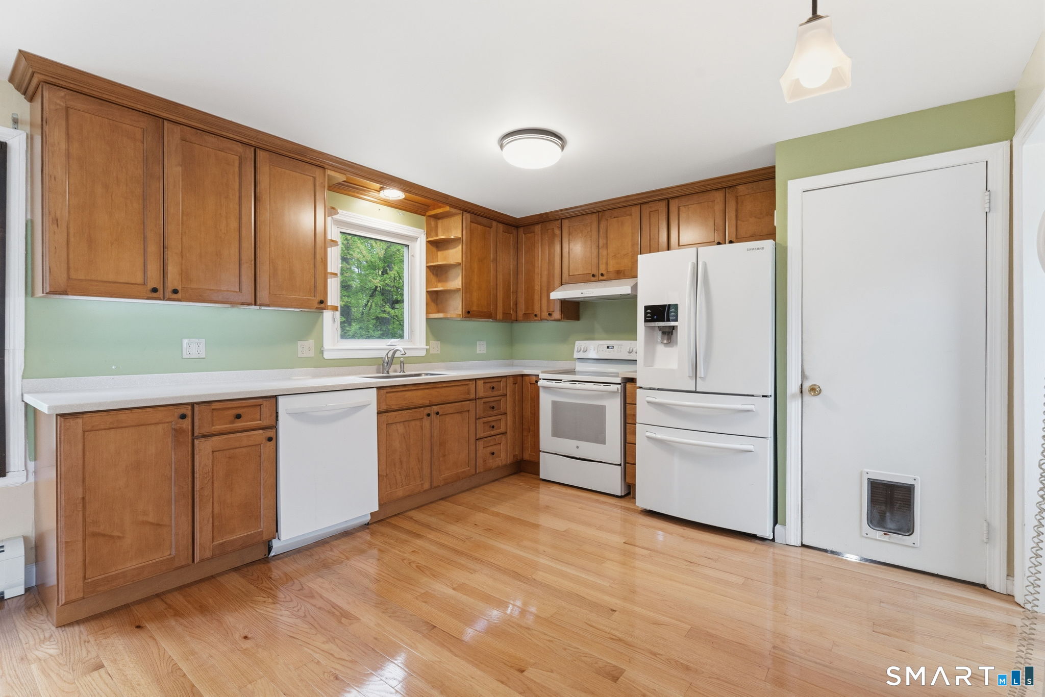 886 Overhill Drive Suffield, CT 06078 - Photo 4 of 36