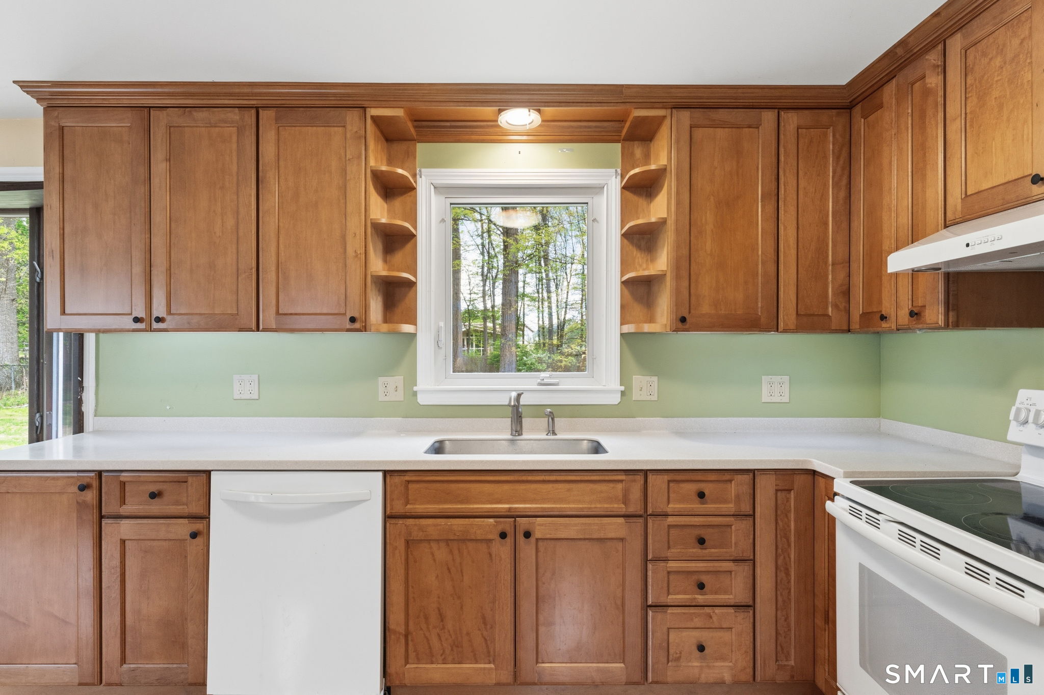 886 Overhill Drive Suffield, CT 06078 - Photo 5 of 36