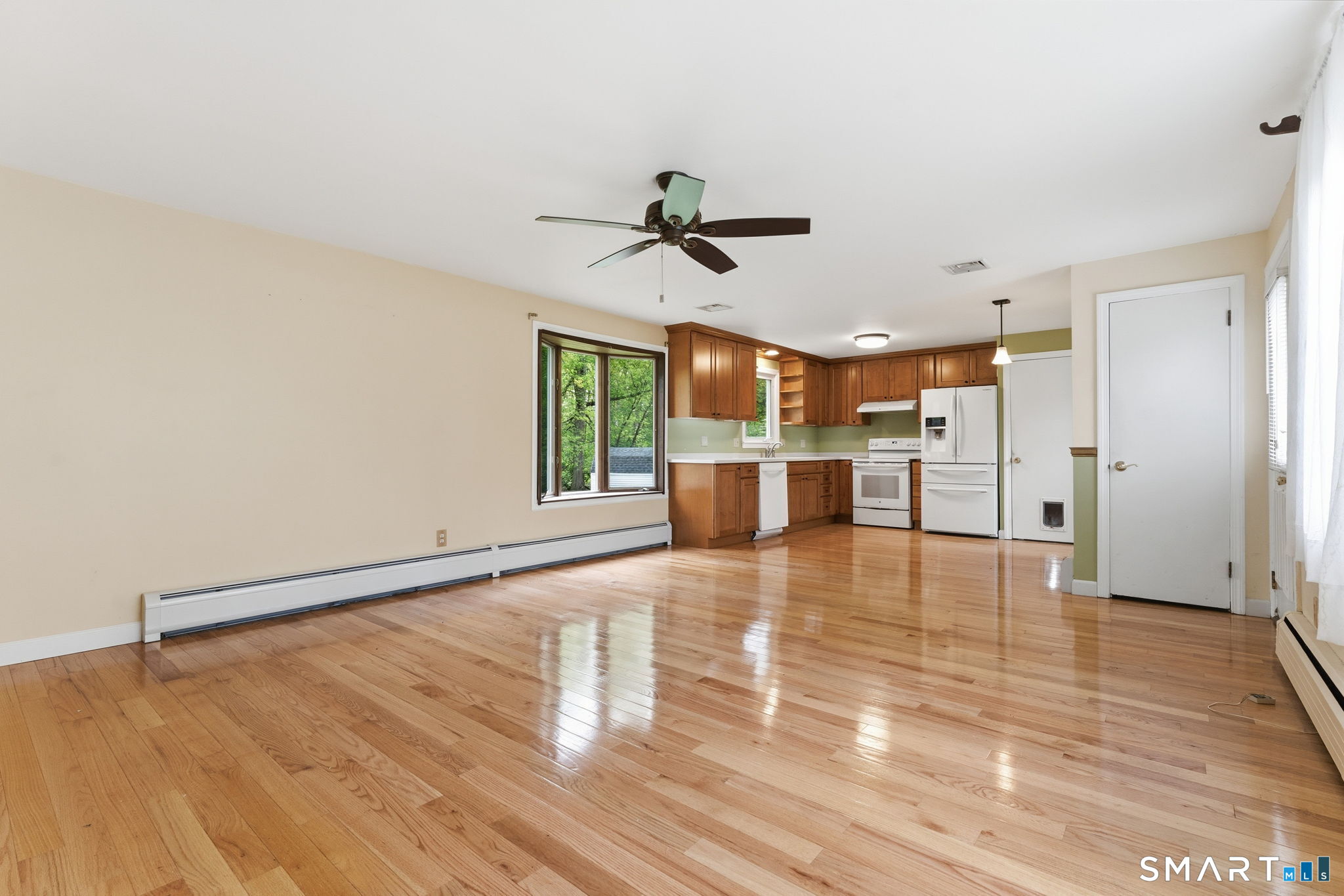886 Overhill Drive Suffield, CT 06078 - Photo 8 of 36