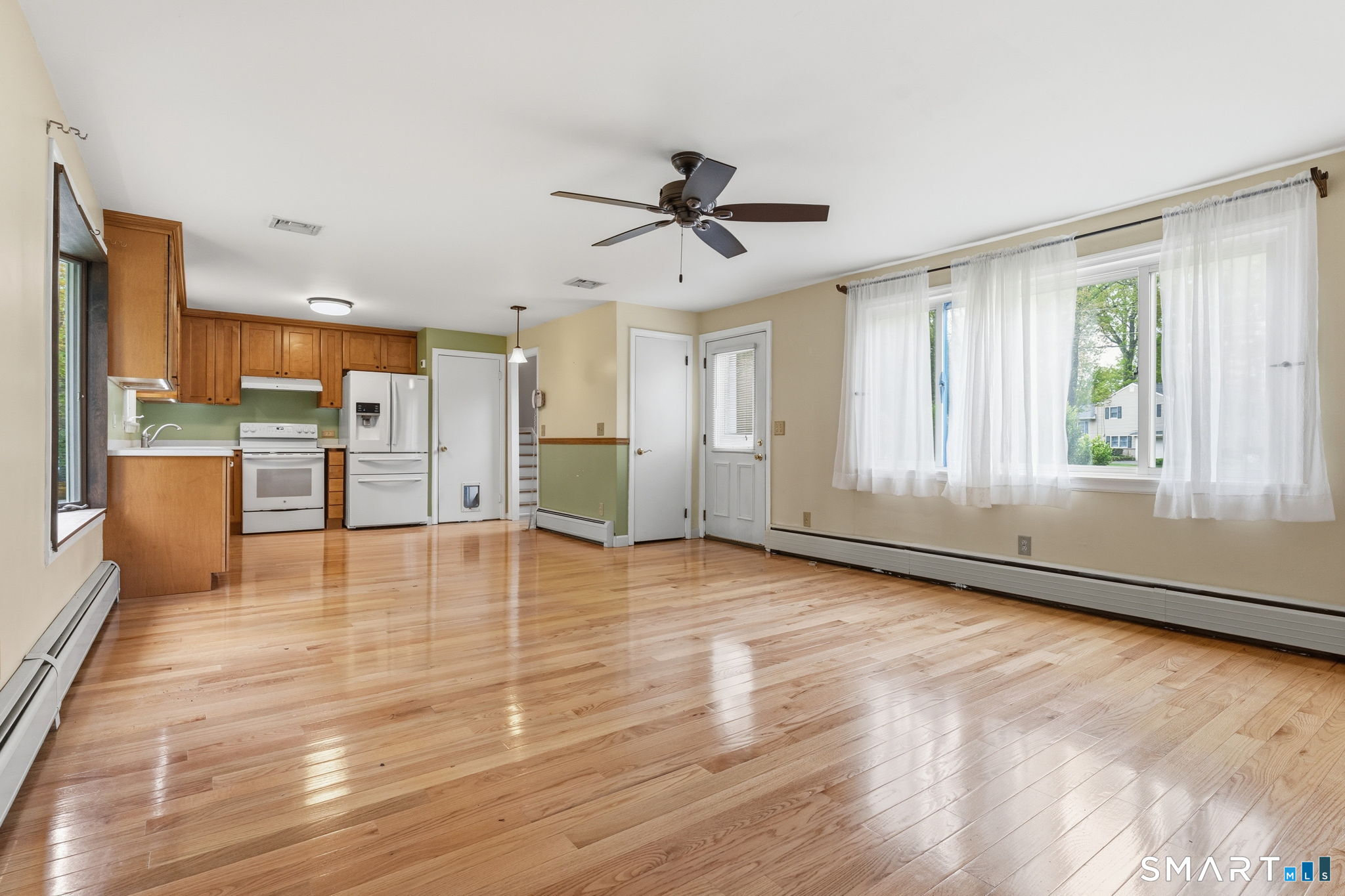 886 Overhill Drive Suffield, CT 06078 - Photo 9 of 36