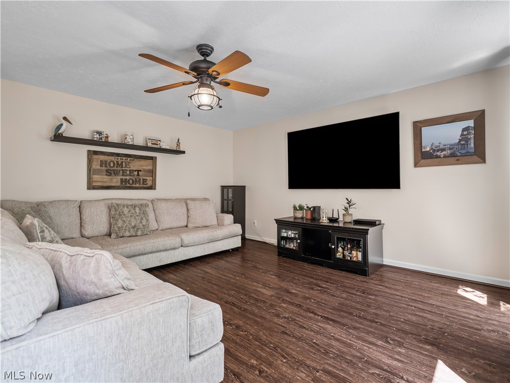 115 Sandstone Ridge Way Berea, OH 44017 - Photo 12 of 31 Living room