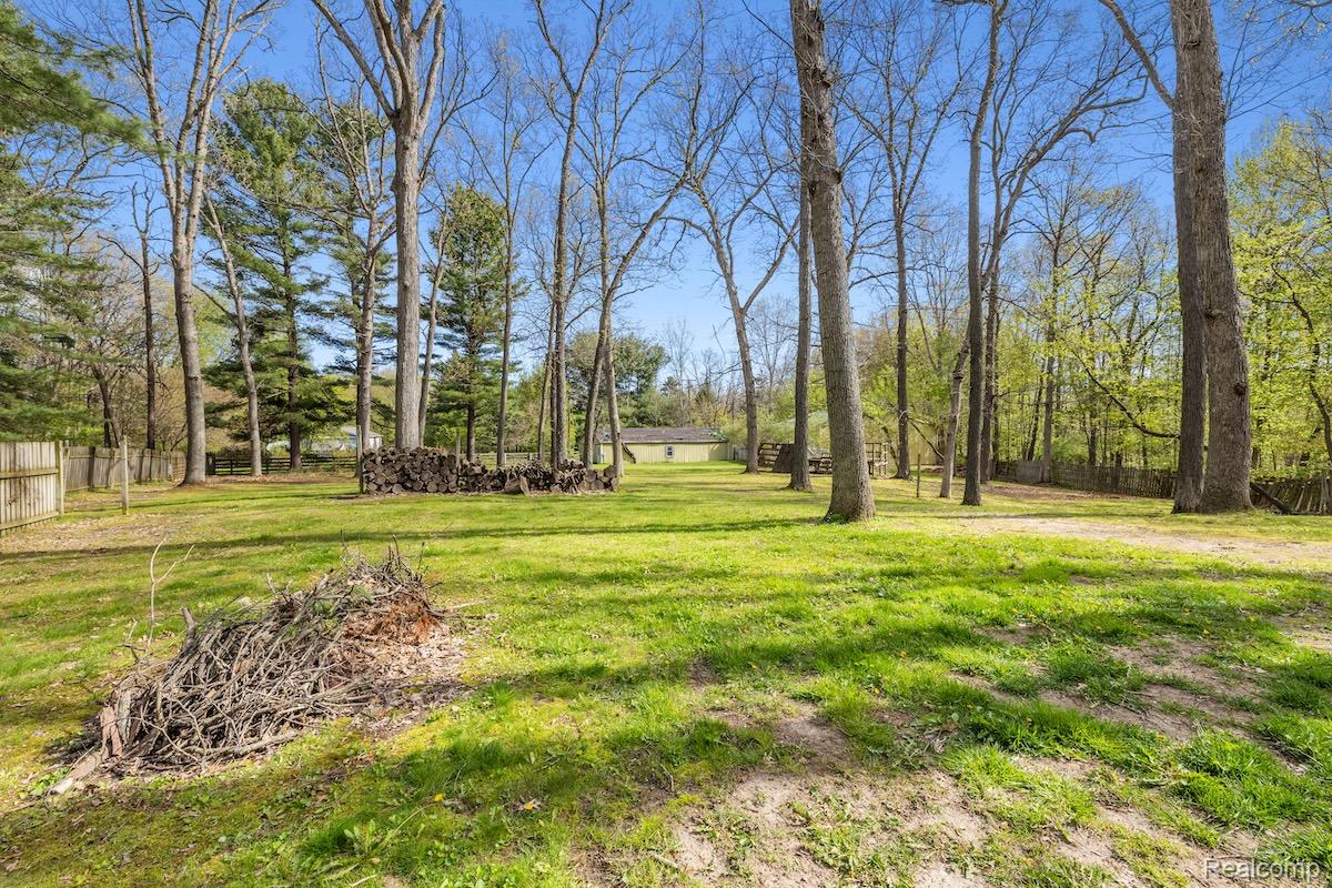 2700 North Hacker Road Howell, MI 48855 - Photo 25 of 34 2700 Hacker-96.jpg