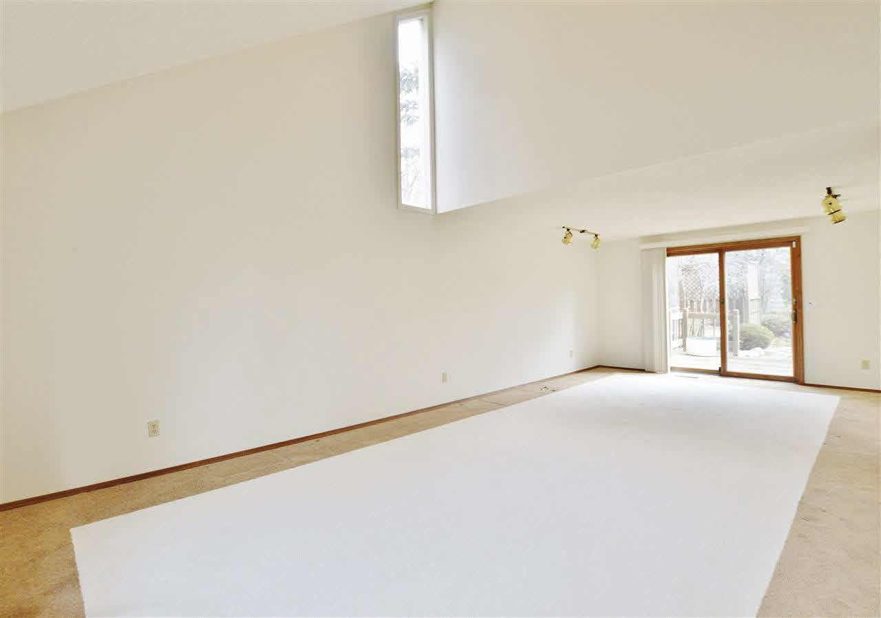 2753 Miller Road Flint, MI 48503 - Photo 8 of 19 21434373-7.JPG