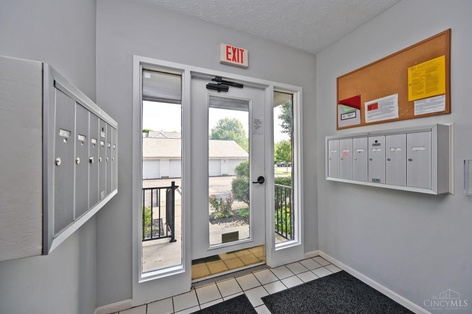 7392 Ridgepoint Drive, Unit 3 Cincinnati, OH 45230 - Photo 3 of 39 Gallery Image 3