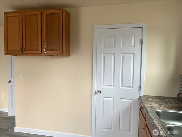 $1,000 | 2127 Madison Street, Unit B, Shelton, WA 98584