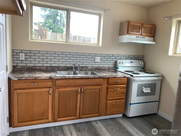 $1,000 | 2127 Madison Street, Unit B, Shelton, WA 98584