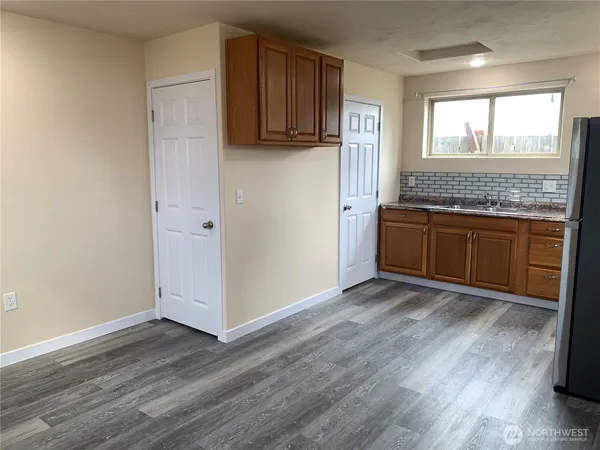 $1,000 | 2127 Madison Street, Unit B, Shelton, WA 98584