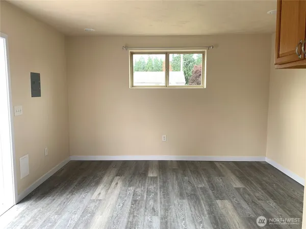 $1,000 | 2127 Madison Street, Unit B, Shelton, WA 98584