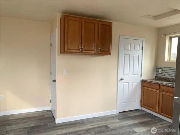 $1,000 | 2127 Madison Street, Unit B, Shelton, WA 98584