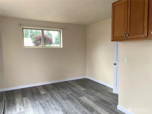 $1,000 | 2127 Madison Street, Unit B, Shelton, WA 98584