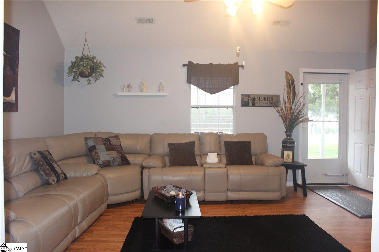 136 Old Timber Road Woodruff, SC 29388 - Photo 4 of 22 Gallery Image 4