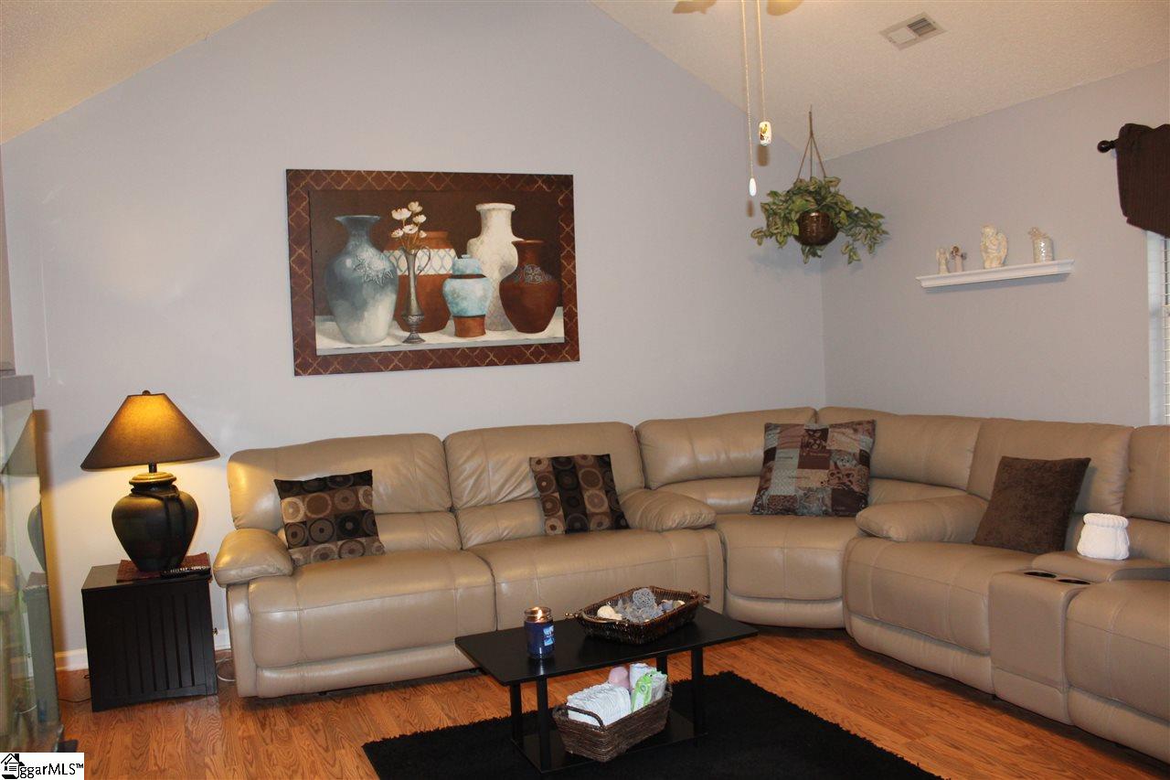 136 Old Timber Road Woodruff, SC 29388 - Photo 5 of 22 Gallery Image 5