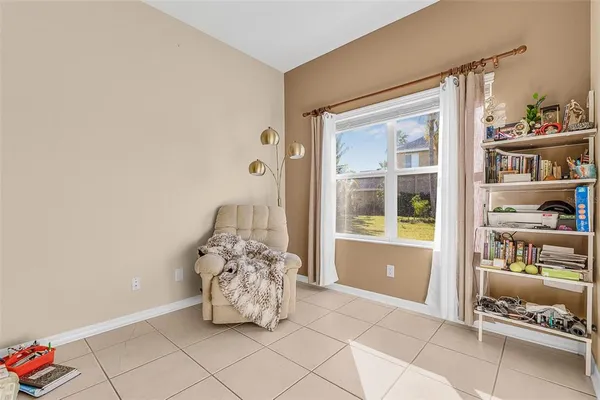 a view of livingroom with furniture