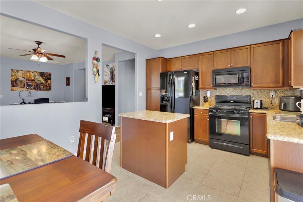 19459 Maple Creek Road Apple Valley, CA 92308 - Photo 14 of 51